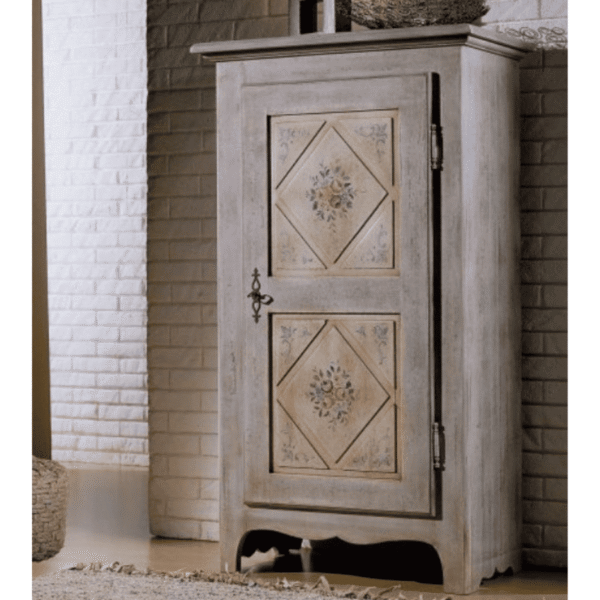 Stipo in legno massello con ante decorate a rombi in stile Arte Povera, alto 152 cm