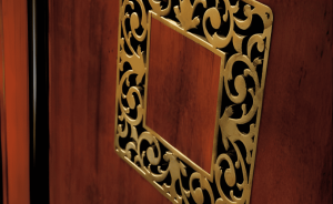 Particolare Traforo Credenza Particolare Traforo Credenza