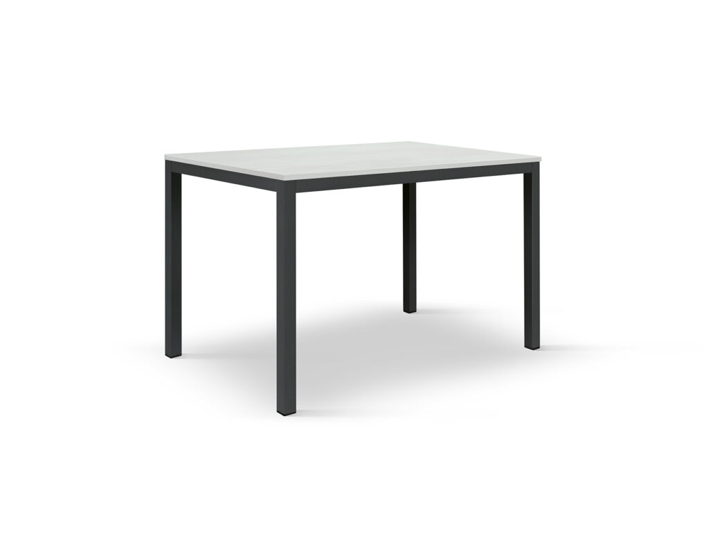 Tavolo fisso 80x80 rovere gambe antracite apparecchiato per quattro