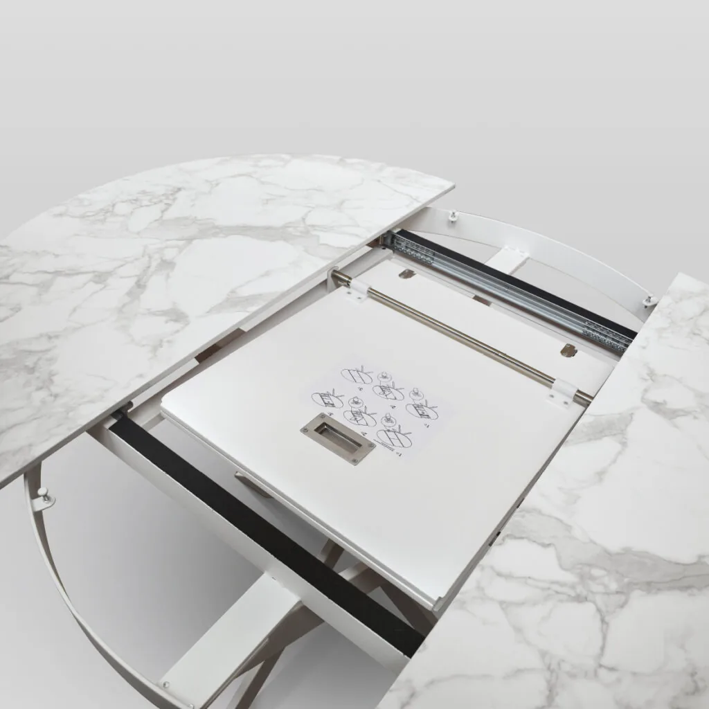 Tavolo Rotondo Allungabile in Ceramica Bianco Arabesco con Base in Metallo (foto 4 di 8)