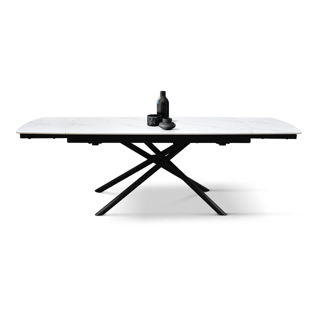 Tavolo allungabile in ceramica con gambe tubolari nella misura 160x90 cm