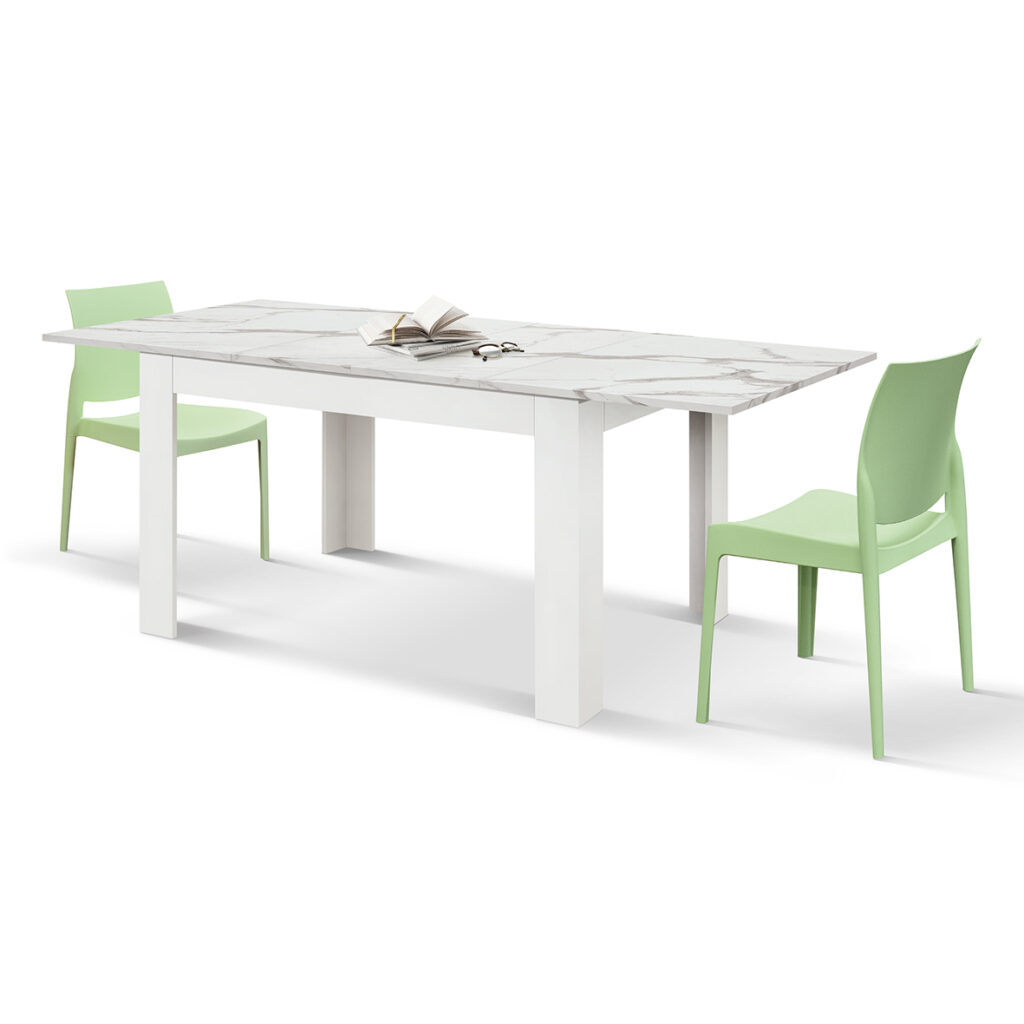 Dettaglio del piano laminato effetto marmo bianco opaco