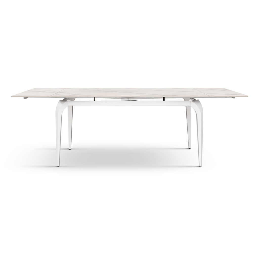 Gambe bianche del tavolo allungabile in ceramica bianco